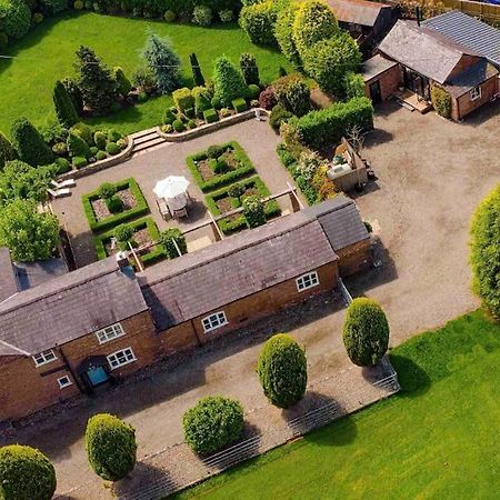 Luxury Barn With Hot Tub, Spa Treatments, Private Dining Little Budworth Exteriör bild