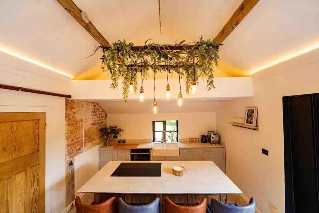 Luxury Barn With Hot Tub, Spa Treatments, Private Dining Little Budworth Exteriör bild